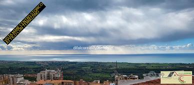 Vista mare terrazza mansarda e terrazzino