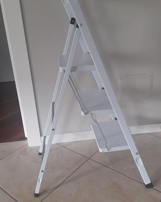 Sgabello nuovo mai usato
