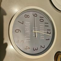 orologio da parete perfettamente funzionante 