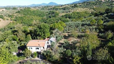 CASA SEMINDIPENDENTE A MONTOPOLI DI SABINA