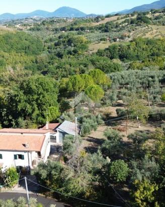 CASA SEMINDIPENDENTE A MONTOPOLI DI SABINA