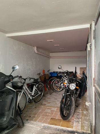 Garage/posto auto coperto/cantina/laboratorio