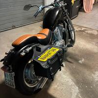 Moto Suzuki Intruder 750
