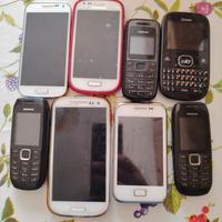 Vari cellulari antichi