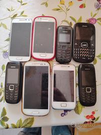 Vari cellulari antichi