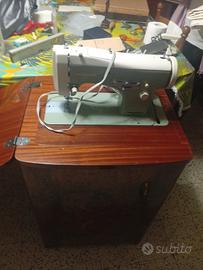 mobile con macchina da cucire 