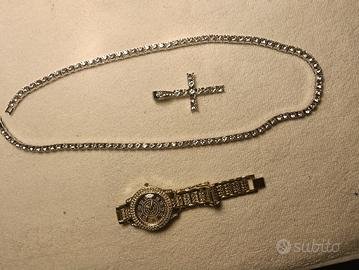 collana con pendente e orologio
