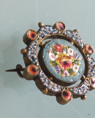 Spilla vintage italiana. Micromosaico di  vetro