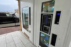 6 negozi automatico h24 con distributori automati