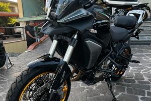 Qj Motor SRT 700 SX M.Y. 25 TRIS VALIGIE