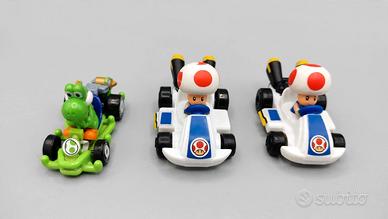 Lotto 3 macchinine Mario Kart Hot Wheels Yoshi e T