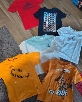Abbigliamento bimbo dai 3/4 ai 5 anni.