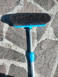 Spazzola ad acqua con manico allungabile
