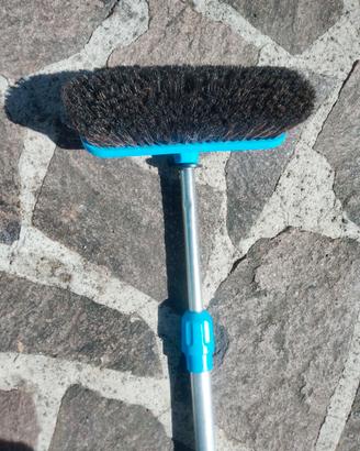 Spazzola ad acqua con manico allungabile