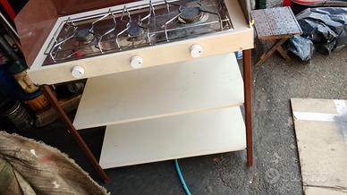 Cucina a gas con 3 fuochi 