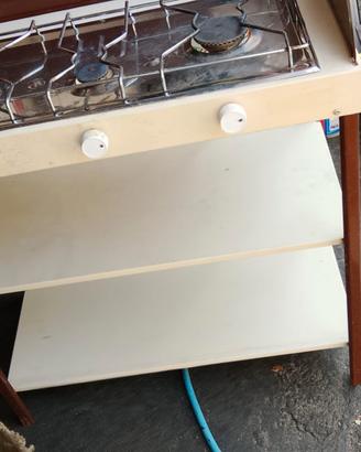 Cucina a gas con 3 fuochi 