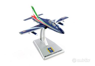 MODELLINO SCALA 1 : 100 MB 339 FRECCE TRICOLORI