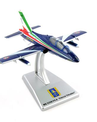 MODELLINO SCALA 1 : 100 MB 339 FRECCE TRICOLORI