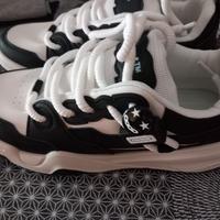 Scarpe bianco e nere da uomo taglia 43 