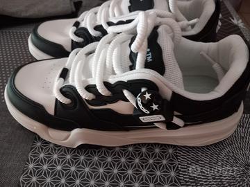 Scarpe bianco e nere da uomo taglia 43 