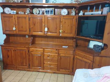 Mobili massello di pino rosso