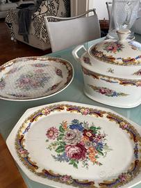 zuppiera , vassoio con 2 tazzine , 2 piatti