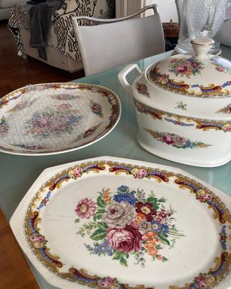 zuppiera , vassoio con 2 tazzine , 2 piatti