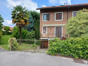 VILLA A SCHIERA A IMBERSAGO
