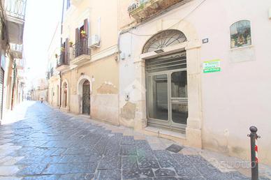 NEGOZIO A LUCERA