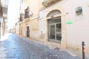 NEGOZIO A LUCERA