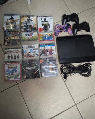 play station 3 con 12 giochi e due joystick 