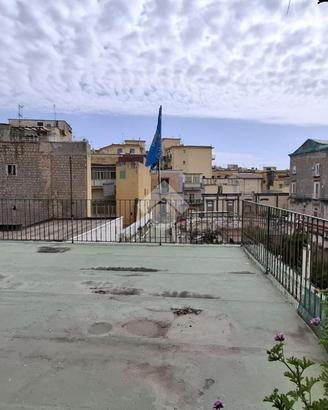 2 LOCALI A PORTICI