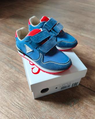 Scarpa sportiva Guess Boy. N.25