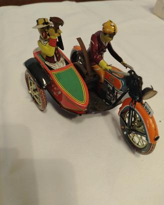 Giocattolo in latta moto con sidecar