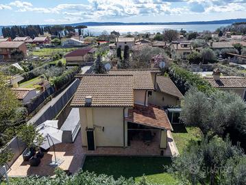 Villa di 130 m² con 5 locali a Trevignano Romano