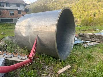 CISTERNE IN ACCIAIO varie misure.