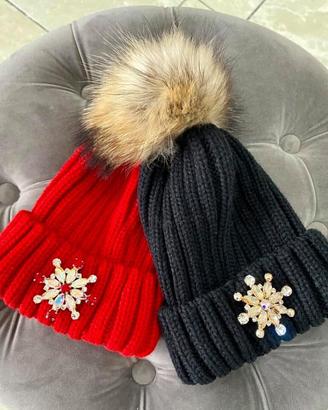 Cappello lana pon pon e applicazioni Swarovski