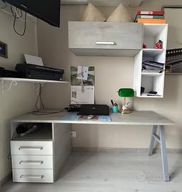 postazione studio/ufficio completa in ottime condi