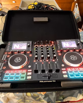 NUMARK NVII +FLIGHT CASE - 4 CANALI