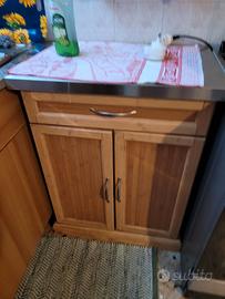 Mobiletto con ripiano