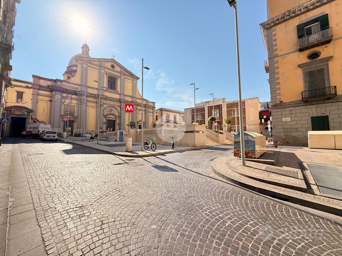 NEGOZIO A NAPOLI - Vista 4