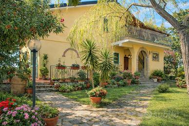 Vacanze di Pasqua in villa con ampio giardino