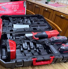 Milwaukee pressatrice m18 ONEBLHPT nuova