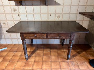 Tavolo da pranzo in legno massiccio stile classico