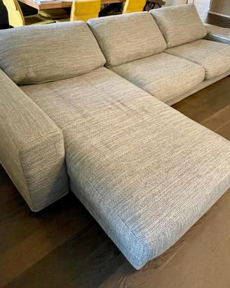 Divano Natuzzi grigio con chaise longue – 340 cm