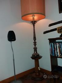 2 candelabri antichi e 5 piatti con vaso