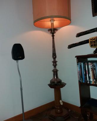 2 candelabri antichi e 5 piatti con vaso