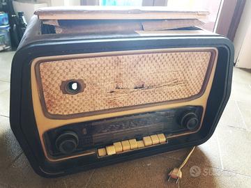 Radio con giradischi vintage