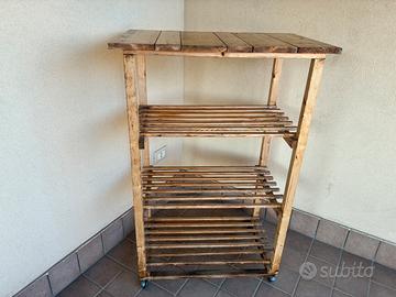 Mobiletto in legno con ruote e 4 ripiani