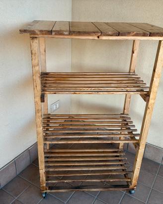 Mobiletto in legno con ruote e 4 ripiani